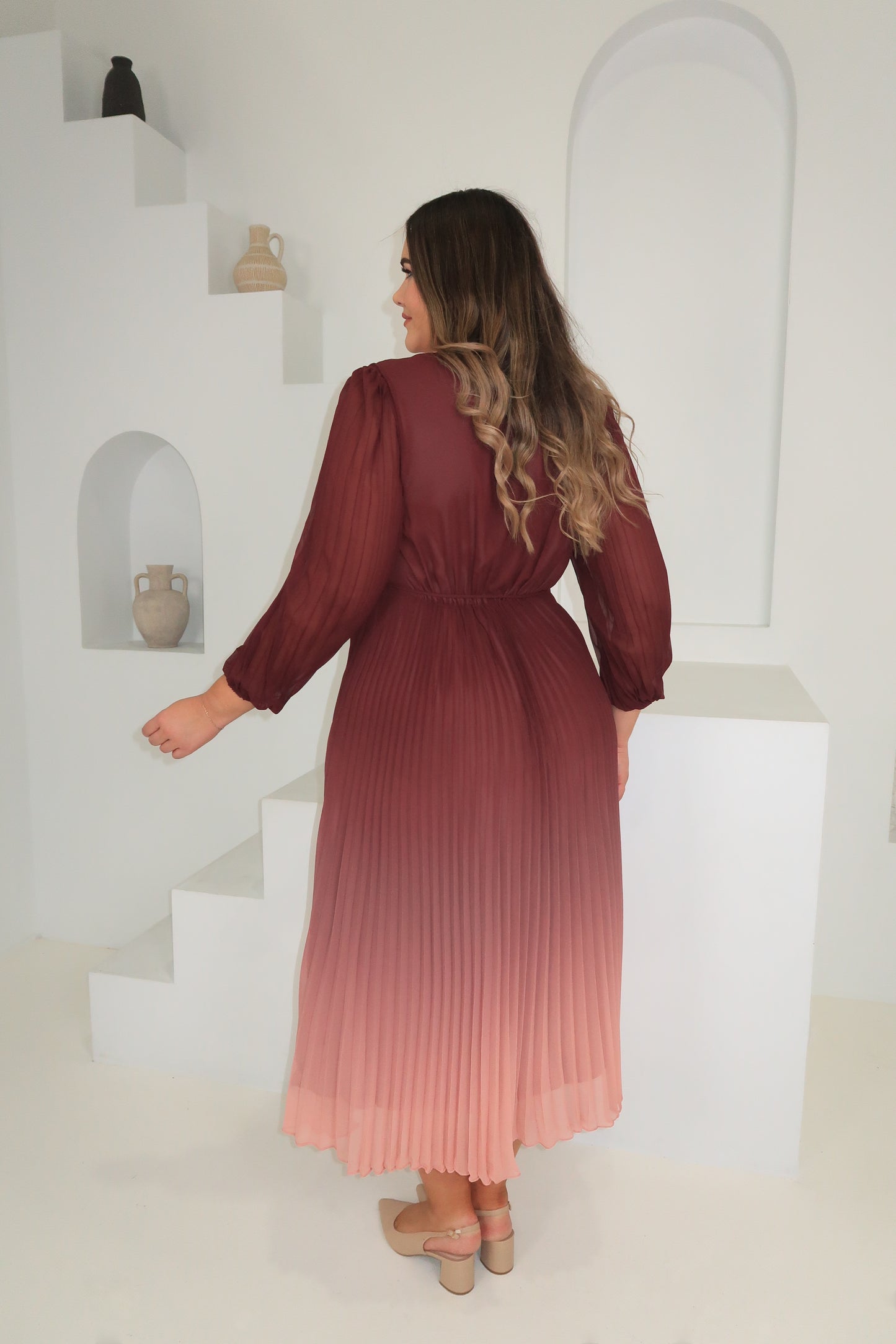 Forever New Cruve – Phillipa Pleated Midi