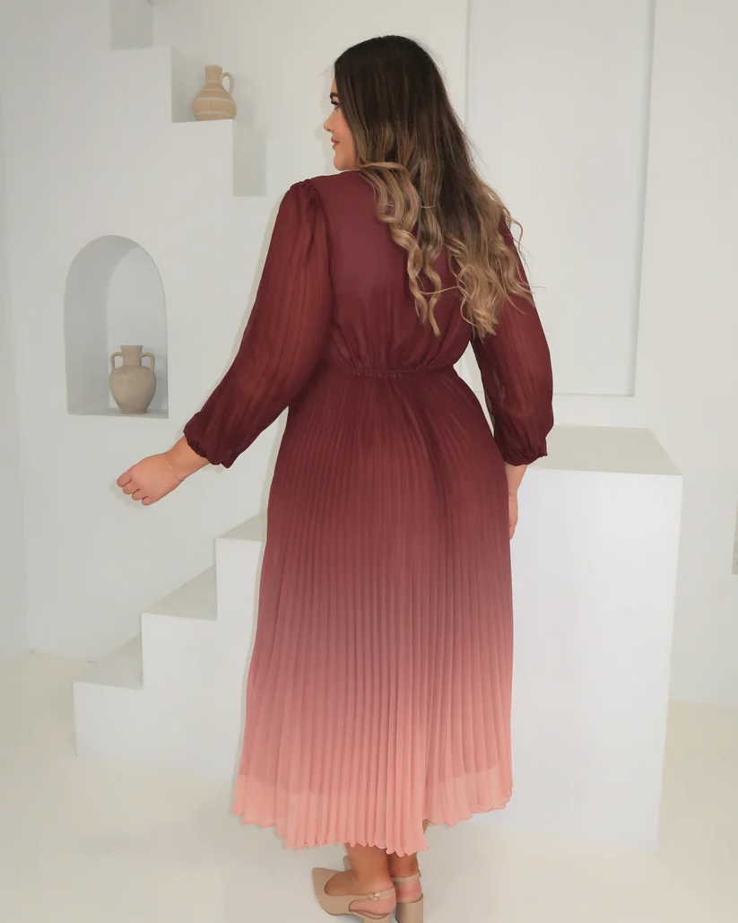 Forever New Cruve – Phillipa Pleated Midi