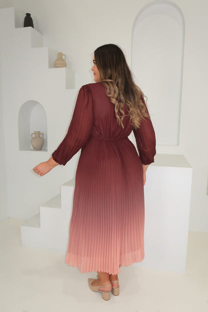 Forever New Cruve – Phillipa Pleated Midi